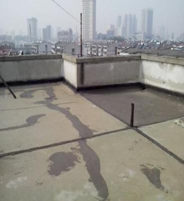 临洮漏水维修 楼顶漏水是什么原因，楼顶漏水维修方法是什么?
